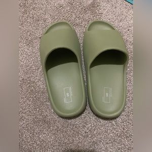 Urban outfitters slides